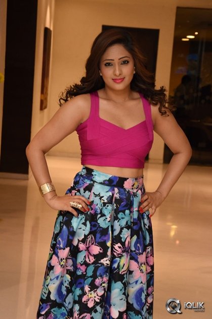 Nikesha-Patel-at-Araku-Roadlo-Movie-First-Look-Launch